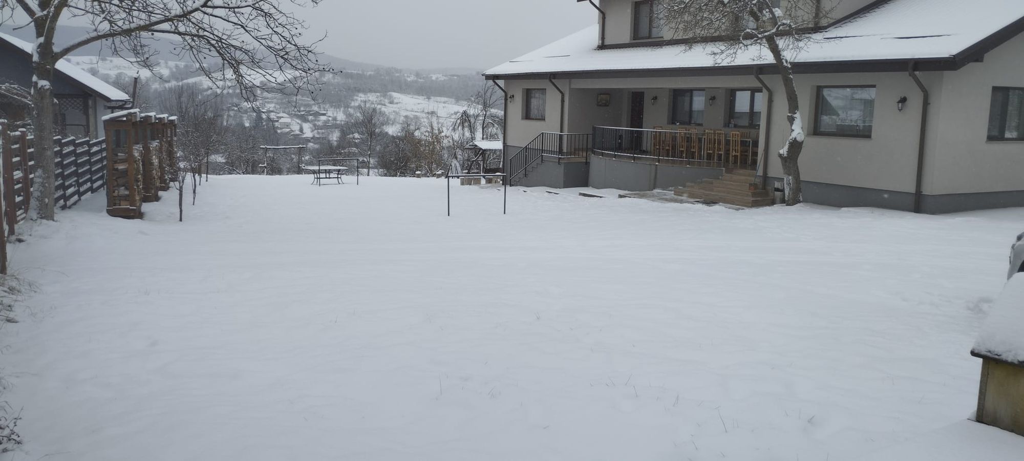 Agropensiunea iarna, sub zăpadă